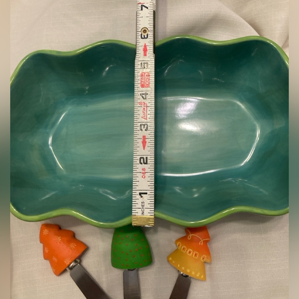 Gail Pittman Ruffle Oval Bowl and Cheese Spreaders - Picture 8 of 8